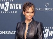 Странный инцидент: неизвестный забрался в дом Холли Берри и заявил, что он там живет