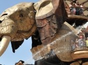 Гигантские механические животные прокрались во французский парк