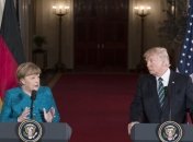 В Белом доме объяснили причину, почему Трамп не пожал руку Меркель