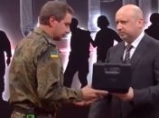 Турчинов наградил "Киборгов" именным оружием (Видео)