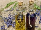 Медики назвали 5 эфирных масел от болей в спине