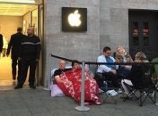 За новым iPhone 11 уже выстроились очереди: места продаются