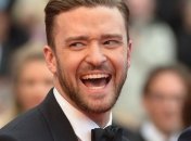 Талантливый студент создал портрет певца из гвоздей и ниток (Видео)