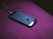 Краще не заряджати смартфон уночі