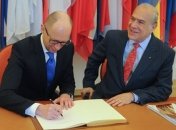 Яценюк обсудил с Генсеком ОЭСР привлечение инвесторов в Украину