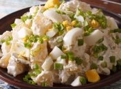 Салат з молодою картоплею