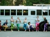 Выпускники колледжа построили крутой дом на колесах из старого автобуса (Фото)