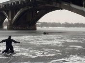 В Киеве мужчина упал с моста в Днепр