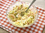 Такой сырный салат не оставит никого равнодушным