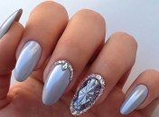Маникюр 2019: праздничные идеи для маникюра с блестками и стразами (Фото) 
