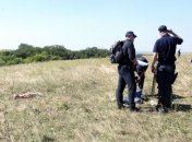 Эксперты нашли на месте крушения "Боинга" новые останки жертв