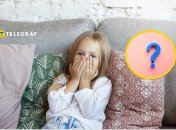 Девочка в комнате