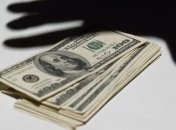 Эксперты рассказали, куда "утекают" забранные из банков деньги