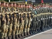 Премьер обещает повысить пенсии и военным