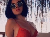 Жена украинского футболиста похвасталась упругими ягодицами в бикини (фото)