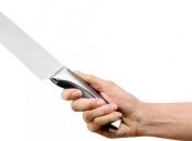 Россиянка чуть не отрезала дочери палец "в воспитательных целях" (видео)