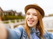 Через прикушенный язык очищается аура