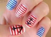 Маникюр 2019: классический тренд с морской тематикой 