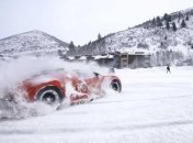Если вы скучаете за снегом: потрясающий снежный дрифт на Veyron и Aventador (Видео)