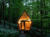 Домик в лесу: универсальное строение возле города Бат (Фото)