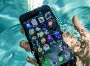 Телефон впав у воду