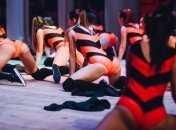 Откровенный танец школьниц вызвал возмущения в Сети (Видео)