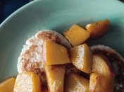 Приготувати такі фруктові сирники дуже легко