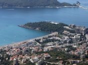 Туристам в Черногории запретят ходить с обнаженным торсом