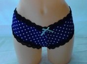 У мережі обговорили кілька версій появи симпатичного бантика, який прикрашає спідню жіночу білизну