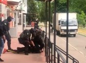 В Каховке злоумышленник бросил бутылку зажигательной смеси в здание прокуратуры 