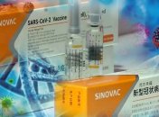 Що відомо про китайську вакцину, яку везуть в Україну (інфографіка)