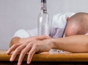 Врачи назвали неоправданные методы борьбы с похмельем