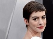 Энн Хэтэуэй предложили роль в комедии о проблемах взросления