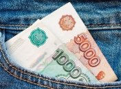 Мужчина в Харькове после ДТП пытался дать взятку российскими рублями