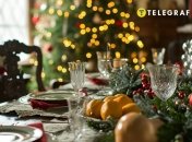 Вывести пятна со скатерти не всегда просто (изображение создано с помощью ИИ)