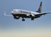 Пассажир попытался выйти из самолета через крыло: опубликовано видео