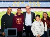 Барселона пригласила на матч с Лионом подростка, спасшего 20 детей