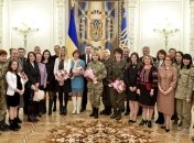 Порошенко вручил награды выдающимся женщинам Украины