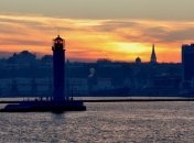 Азаров требует, чтобы до конца года одесситы получили чистое море