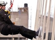 Принц Эндрю спустился с небоскреба