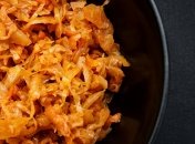 Тушеная капуста с грибами и сметаной получится фантастической