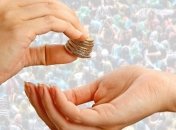 Сколько денег украинцы отдают на благотворительность?