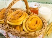 Домашні булочки з корицею виходять пишними і неймовірно ароматними