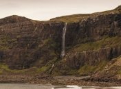 В Шотландии из-за шторма потоки воды водопада повернулись вспять (Видео)