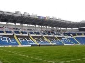 Поле стадиона "Черноморец" накрыли пленкой из-за снега