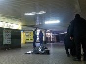 "Бежал по переходу, держась за бок": новые детали и видео с места смертельной поножовщины в центре Киева