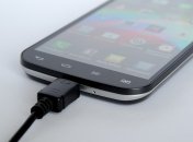 Телефон нужно заряжать так, чтобы не повредить аккумулятор