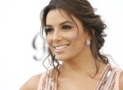 Ева Лонгория поделилась в Instagram рождественскими снимками маленького сына Сантьяго