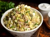 Вкусный салат с тунцом и горошком