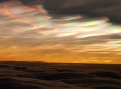 Вспышка полярных стратосферных облаков запечатлена вокруг Северного полярного круга